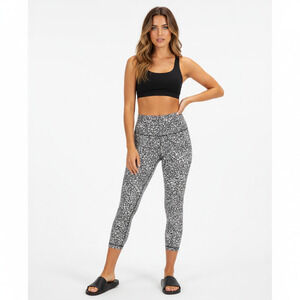 Lululemon Leggings Size 6 Black White Print Crop Yoga Pants Athleisure Gym Run